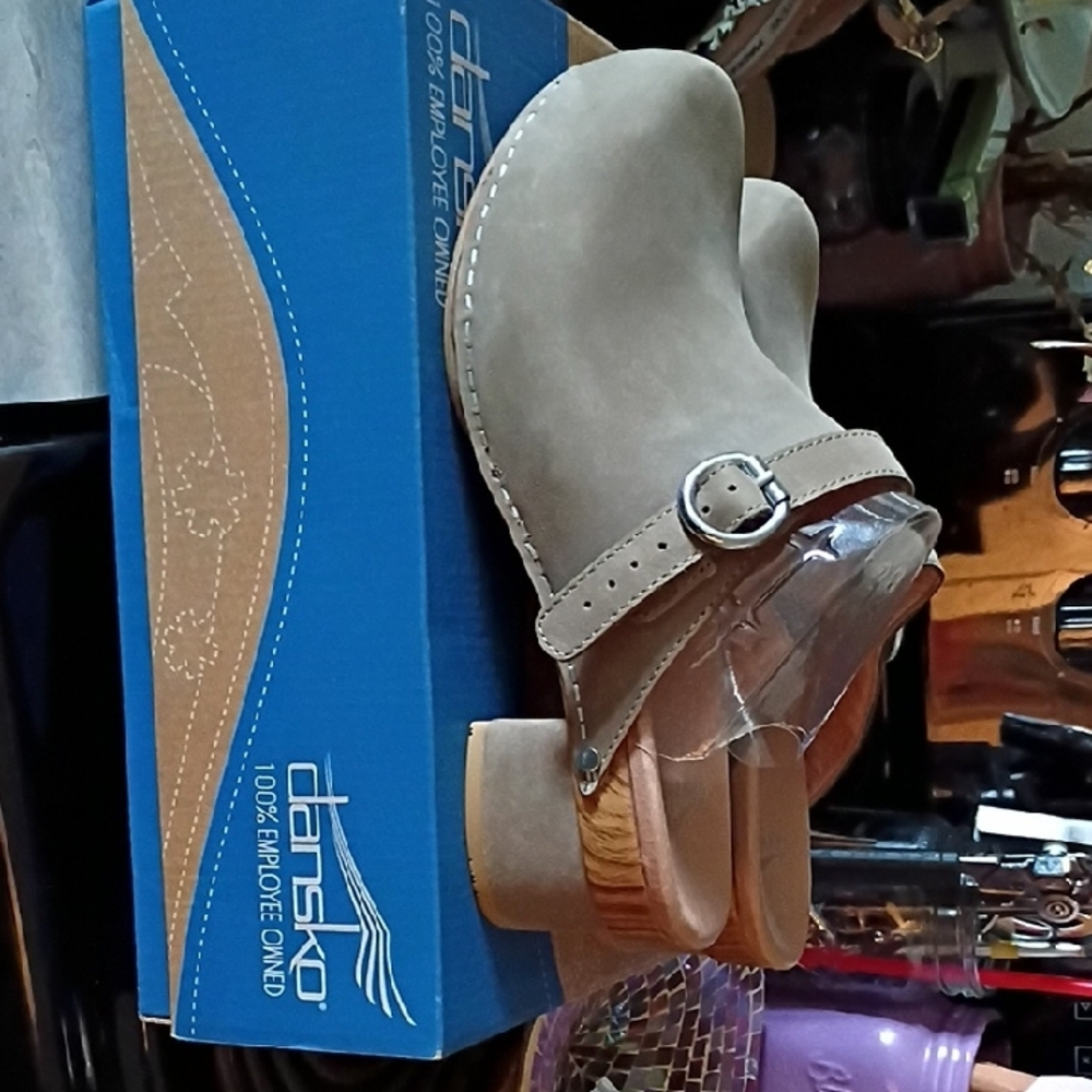 Dansko Women's Tan Clogs